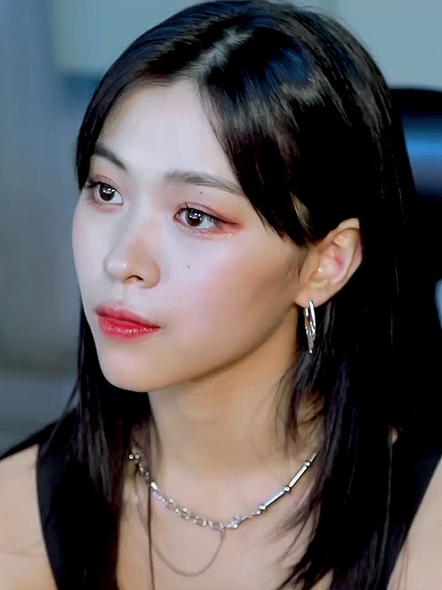 Ryujin looks so majestic in here.