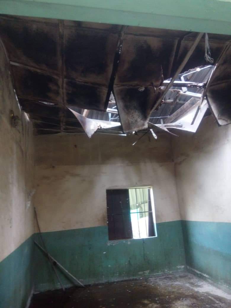 TrackaNG's tweet photo. REVEALED!!! 

This is the female ward of General Hospital, Biliri in Gombe.

Residents are groaning over the deplorable state of the facility. 

Sick female patients are now transferred to the male ward, which has led to the facility being overcrowded. 

#PHCsAccountability https://t.co/r1H3tOG8V1