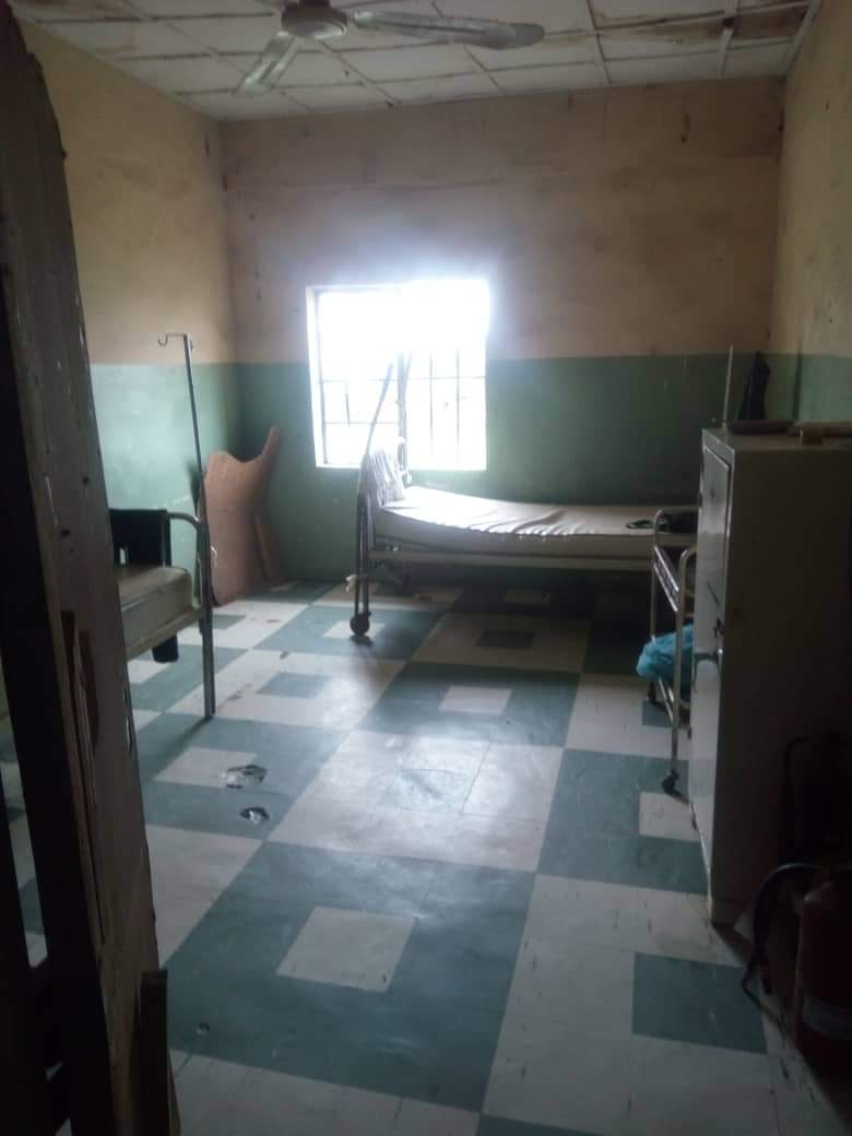 TrackaNG's tweet photo. REVEALED!!! 

This is the female ward of General Hospital, Biliri in Gombe.

Residents are groaning over the deplorable state of the facility. 

Sick female patients are now transferred to the male ward, which has led to the facility being overcrowded. 

#PHCsAccountability https://t.co/r1H3tOG8V1