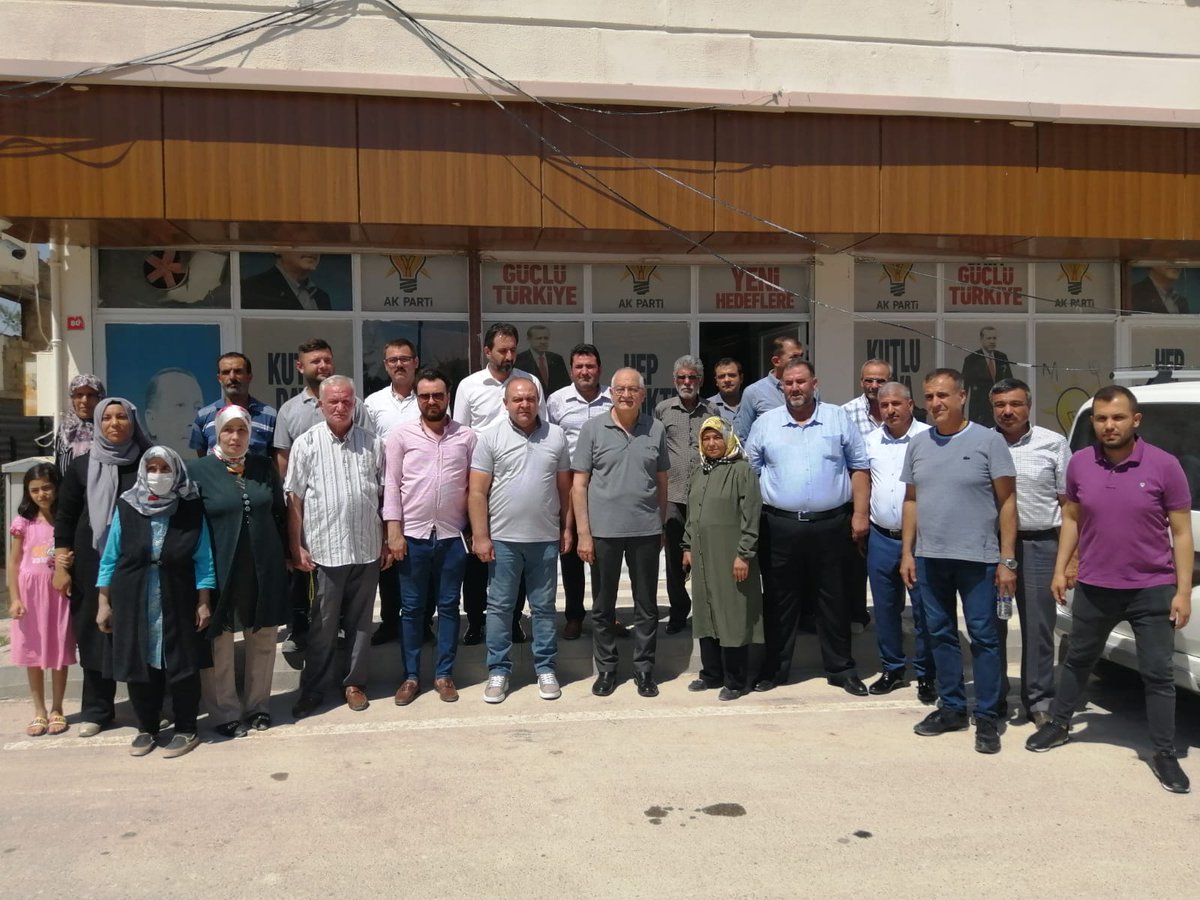 Milletvekilimiz Sn <a href="/mehmeterdogan27/">Mehmet ERDOĞAN</a>, İl Başkan Yardımcımız Sn <a href="/Abdurra2007/">Abdurrahman Inal</a> ve il yönetim kurulu üyelerimiz; <a href="/akpartikarkamis/">AK PARTİ Karkamış İlçe Başkanlığı</a> İlçe Başkanımız Sn <a href="/Ahmetbaskan27/">Ahmet Özaslan</a> ve teşkilat üyeleriyle bir araya gelerek ilçe çalışmaları hakkında değerlendirmelerde bulundu.