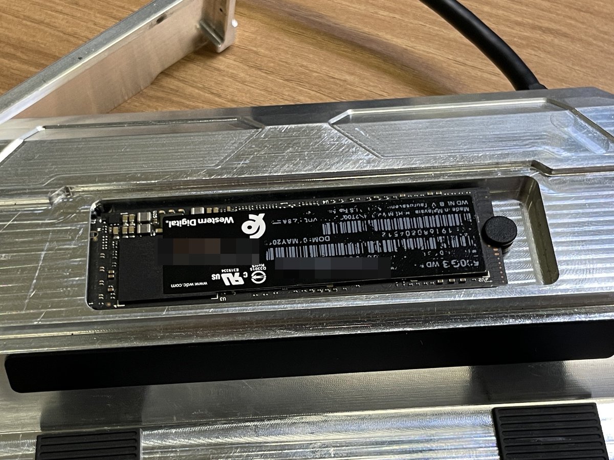 jsauxofficial's tweet photo. Do you want to connect your M.2 SSD to Steam Deck? 

Look here👀👇

- M.2 Slot
- All Metal

A new docking station, we're Getting Ready. 

If you like it, Please let me know by liking.👍 https://t.co/b3ljmHljU2