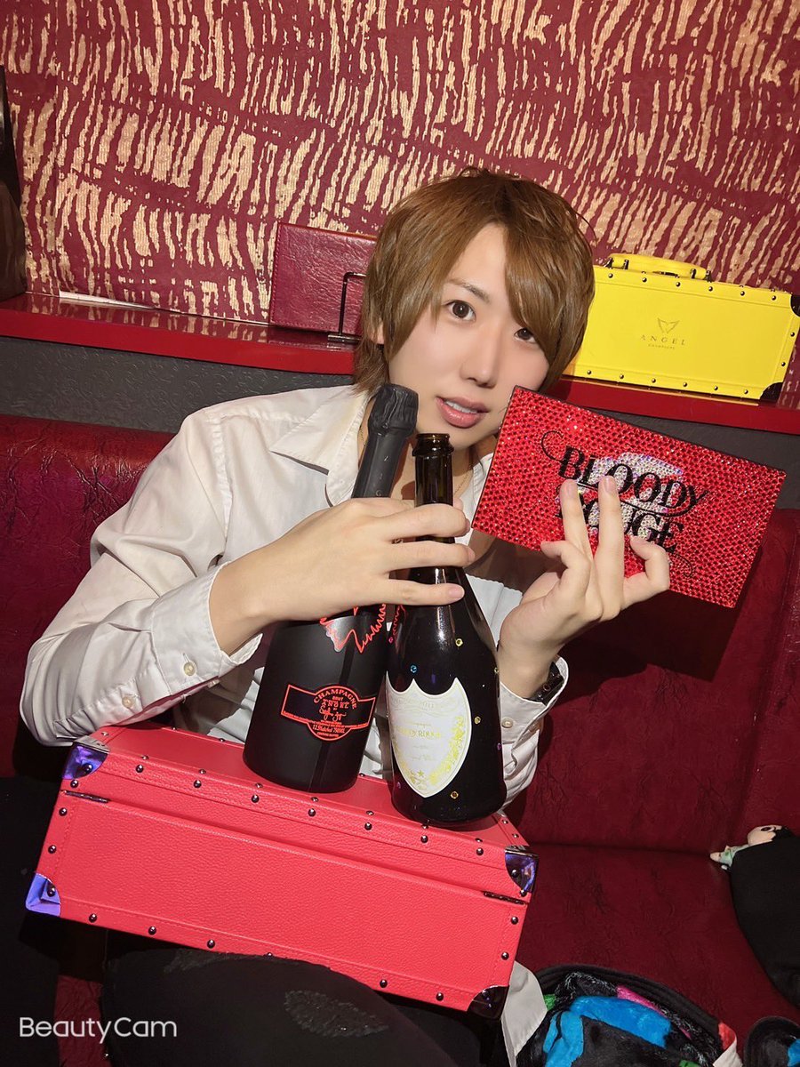 ASKr7733's tweet photo. 7月は半分以上休んでしまった、、、

コロナじゃなくて良かったけど、

24さいなったしまぶい人間に
なりたいです、、
姫ちゃん達にはめちゃくちゃお世話になったし感謝してます⭐️
ほんとに頭があがりません!!
売上V18 組数V19

継続中☝️ https://t.co/7YP60DiebL