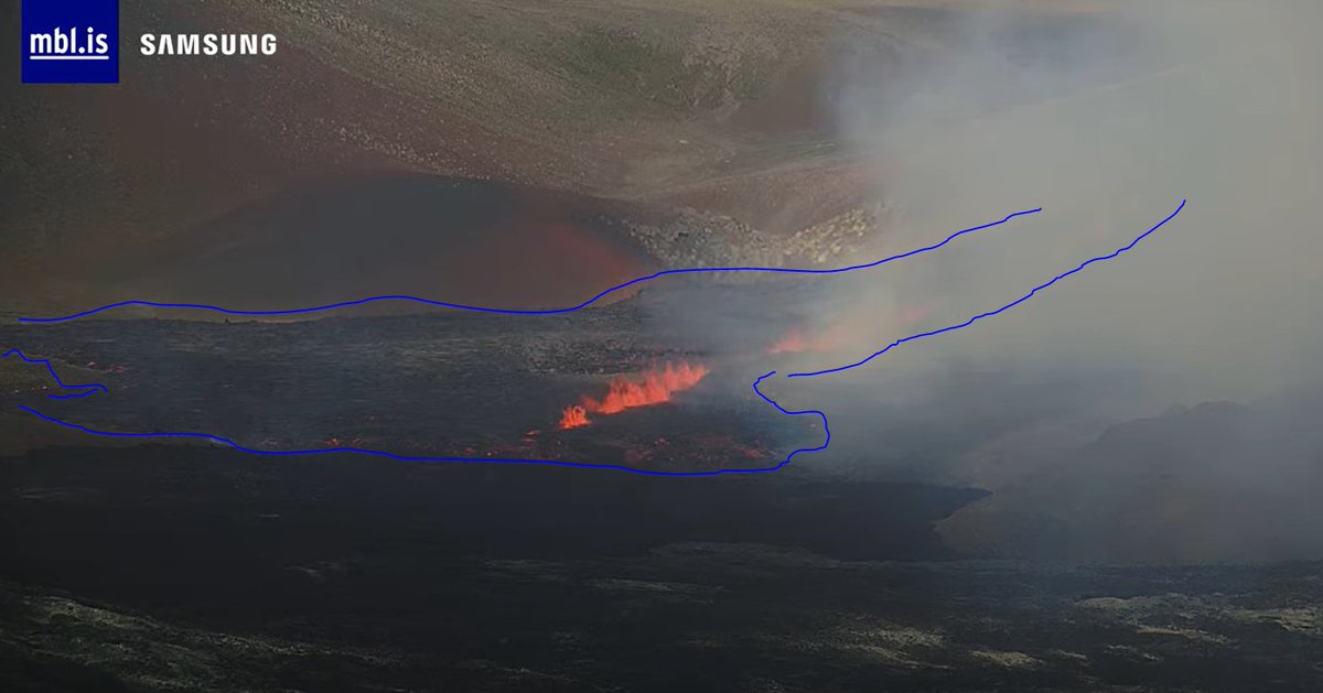 danielfj91's tweet photo. Það er erfitt að átta sig á stærðunum, en hraunbreiðan virðist dreifast margfalt hraðar út en sú í Geldingadölum fyrsta daginn þar. Strókarnir eru einnig margfalt fleiri en þá og krafturinn miklu meiri. Þetta virðist mun stærra gos að öllu leyti https://t.co/76BJYxfzXm