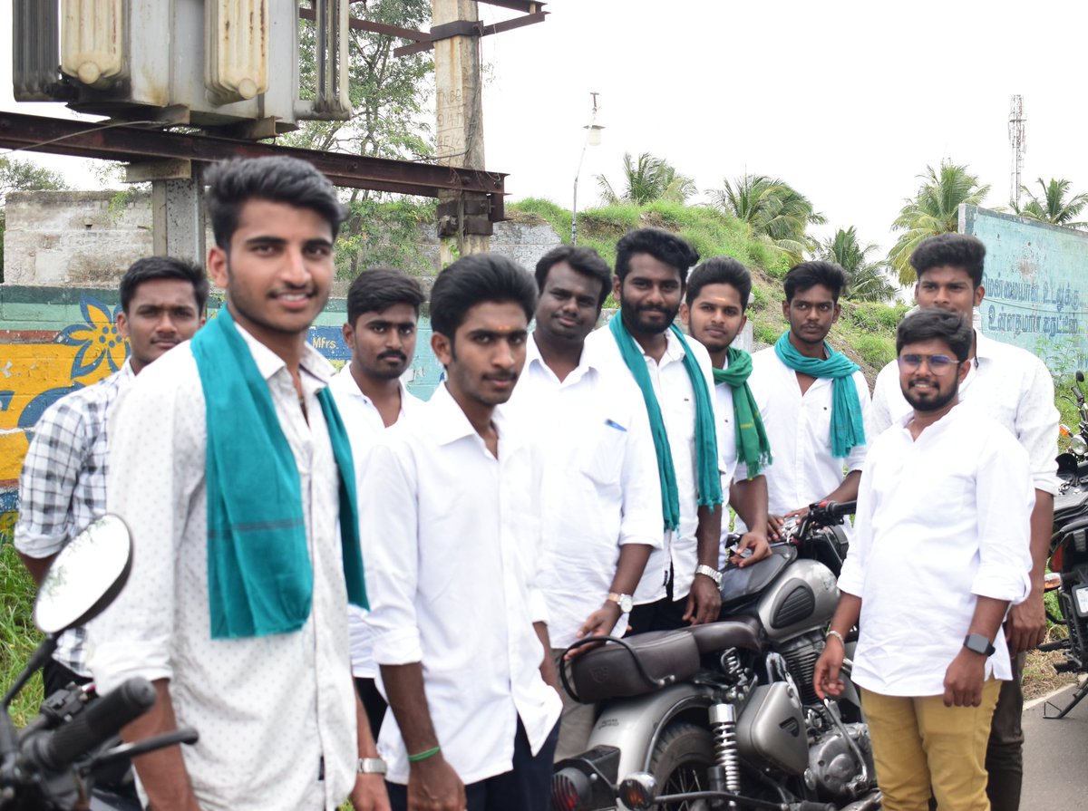 naveenkvg1410's tweet photo. முதல் முறையாக எந்த அமைப்பின் துணையின்றி இன்று Dheeran Film's  சார்பில்  தீரன் சின்னமலை கவுண்டர் ஐயா அவர்களுக்கு மரியாதை செய்ய சென்ற இளம் படை 🔥 இனி அடுத்த அடுத்த ஆண்டுகளிலும் தொடரும்
#தீரன்_ஆதன்ஓரி_விழா #தீரன்சின்னமலைகவுண்டர் https://t.co/UsNlF1a6dE