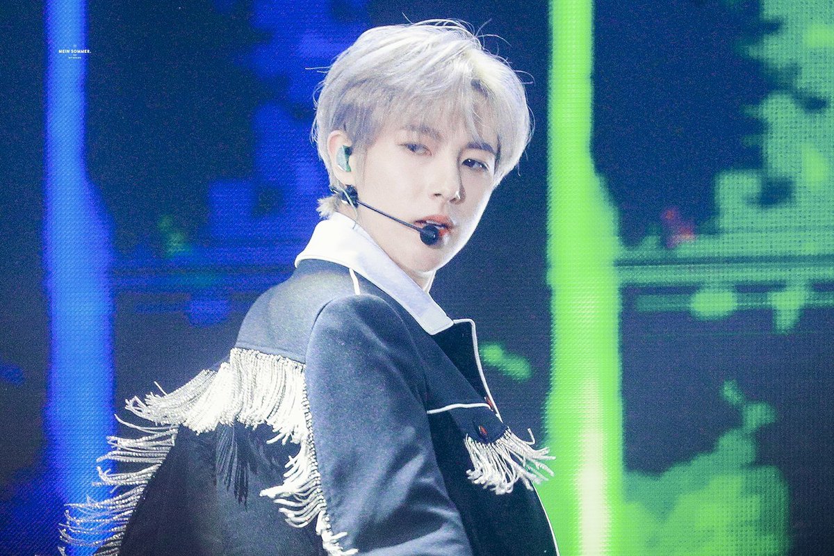 renjunsfluffy's tweet photo. these pictures of renjun screams royalty https://t.co/CY9HdNsMfw
