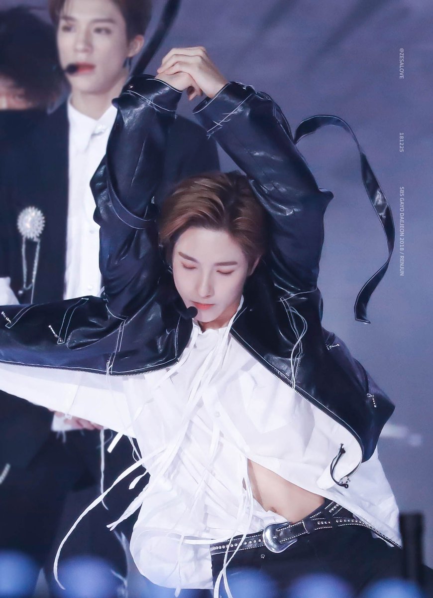renjunsfluffy's tweet photo. these pictures of renjun screams royalty https://t.co/CY9HdNsMfw