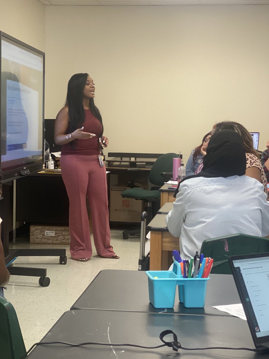 WMAndersonES's tweet photo. Great morning of learning at the New Teacher Academy! Our Champions are ready to master the game! #Masterminds #MakingImpossiblePossible #NewTeacherAcademy #DISD https://t.co/bRrN4muTH6
