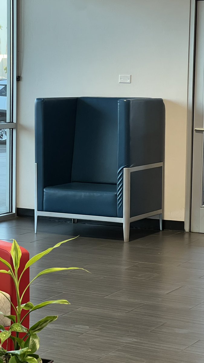 Venice311's tweet image. Toyota service center has my public waiting area dream chair… #leavemeTFalone