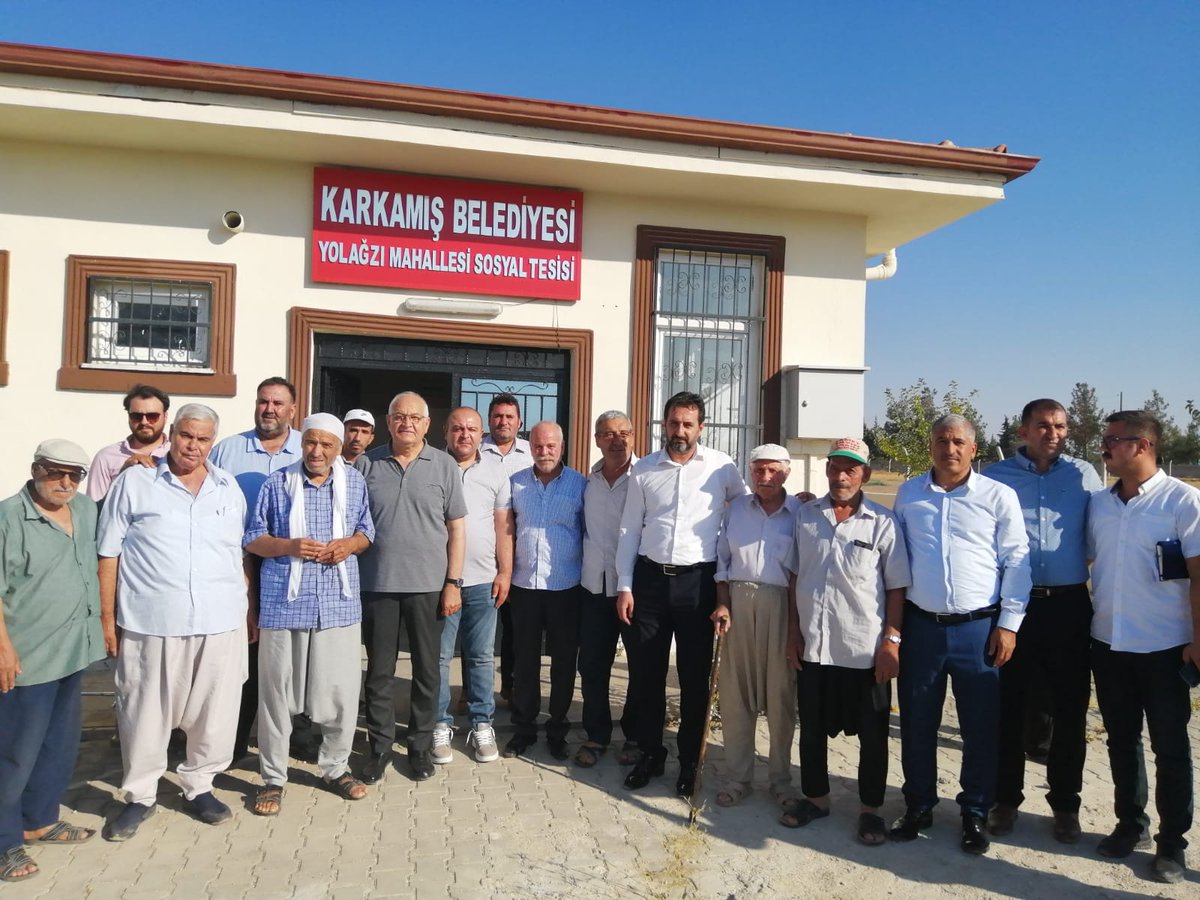📍Karkamış - Yolağzı Mahallesindeyiz.

Muhabbetiyle gönül kapılarını açan hemşehrilerimize konuk olmaya devam ediyoruz.

Hemşehrilerimizi dinliyoruz,hasbihal edip taleplerini alıyoruz.Hep birlikte daha iyisi daha güzeli olsun diye devam...

Bizim yoldaşımız millettir.