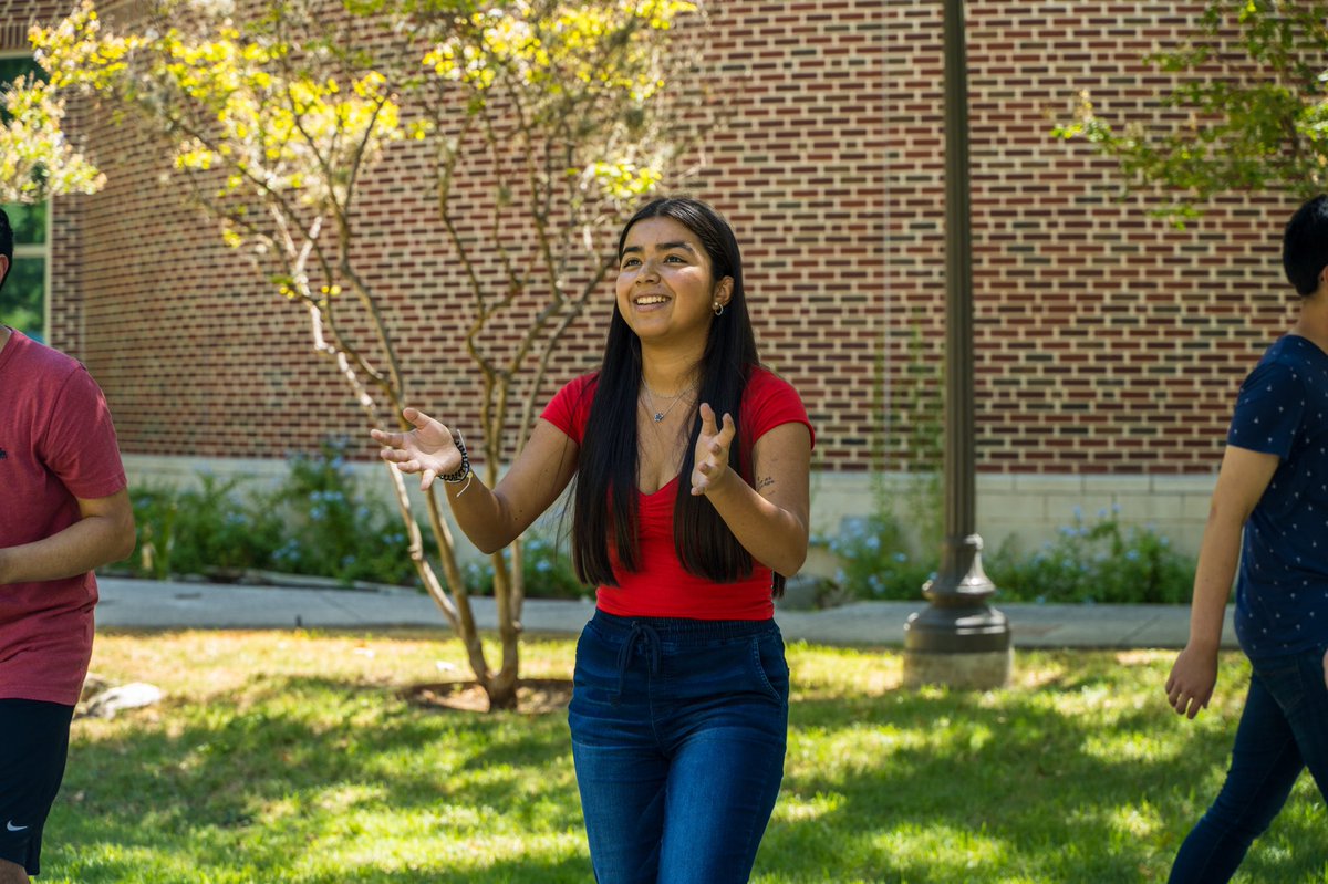 uiw_admissions's tweet photo. UIW Admissions welcomed future Cardinals at Rising Day!π€
See you in 2023! #UIWBound #UIWPride https://t.co/YXwXcPIlul