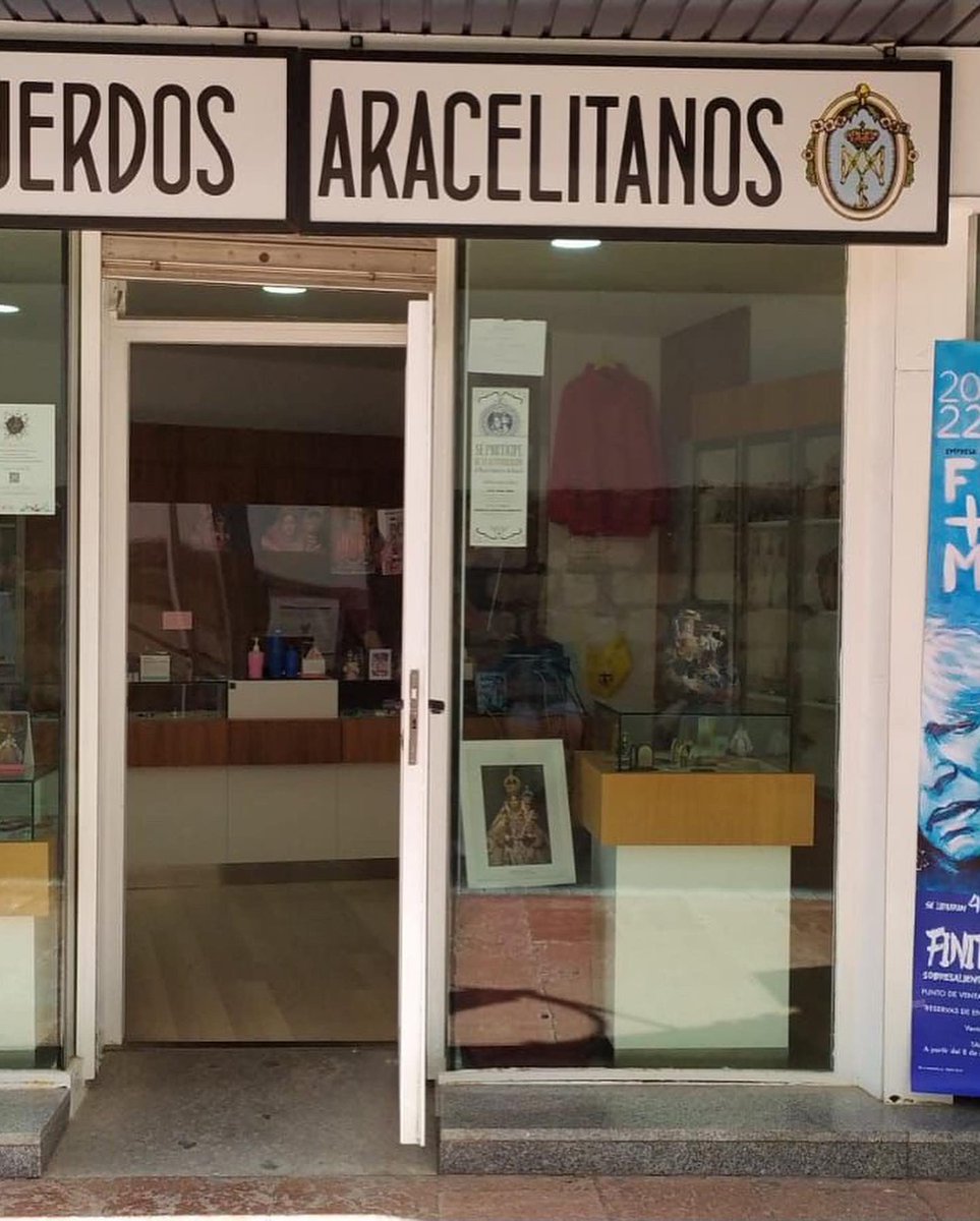 Espectáculo único e irrepetible. 4 toros para Finito de Córdoba al cante de José Mercé. 11 de septiembre a las 18.30h. Entradas ya a la venta. 
🔵 toroslucena.com                        🔵 Tienda de recuerdos Aracelitanos.