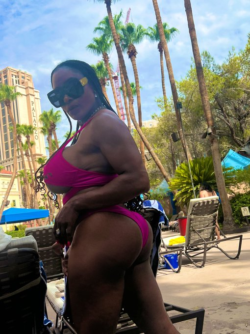 Can you get the oil and rub me down ! https://t.co/rdcD6U9542 #babyoil #vegas #ebonygoddess #kelliprovocateur<a href="/tag/humpday"class="tags"><span>#humpday</span></a><a href="/tag/fitness"class="tags"><span>#fitness</span></a><a href="/tag/bikini"class="tags"><span>#bikini</span></a><a href="/tag/vegas"class="tags"><span>#vegas</span></a><a href="/tag/babyoil"class="tags"><span>#babyoil</span></a><a href="/tag/ebonygoddess"class="tags"><span>#ebonygoddess</span></a>