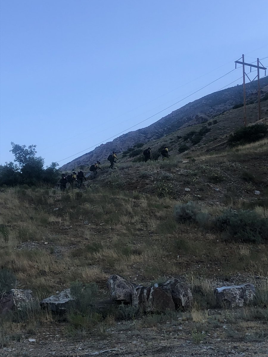 UtahWildfire's tweet photo. #SpringvilleFire 90% contained, remains at approx. 60 acres. Firefighters will hike the right and left flanks continuing to secure the perimeter & checking interior for hot spots where safe to do so. Temporary closure on small section of Bonneville Shoreline trail. @UWCNF #usfsst https://t.co/Fq9Mq230e7