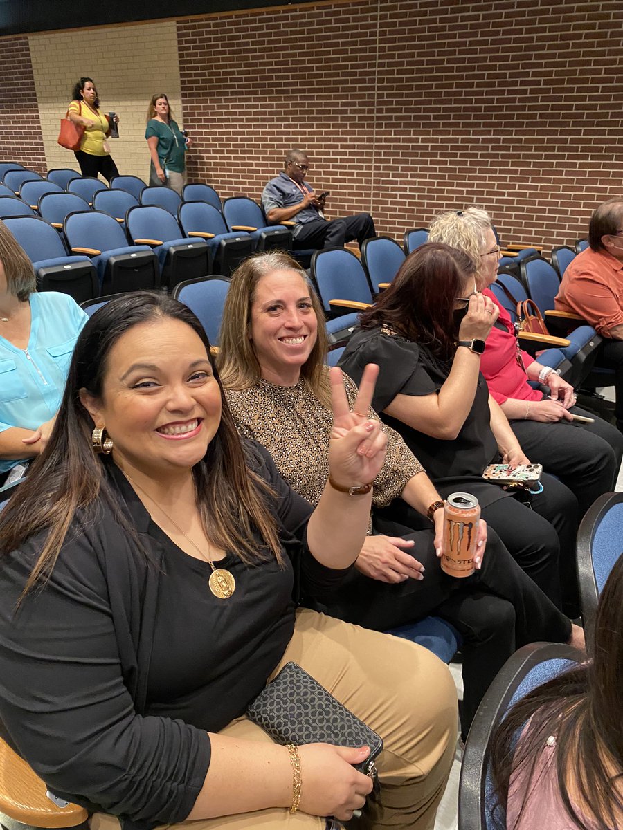 CastleberryISD's tweet image. #castleberryisd teachers and staff are getting ready to kick of #convocation2022! #choosecastleberry #CISDbetterTogether