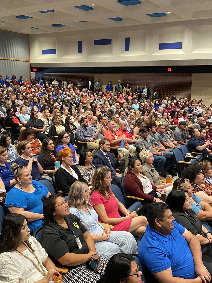 CastleberryISD's tweet image. #castleberryisd teachers and staff are getting ready to kick of #convocation2022! #choosecastleberry #CISDbetterTogether