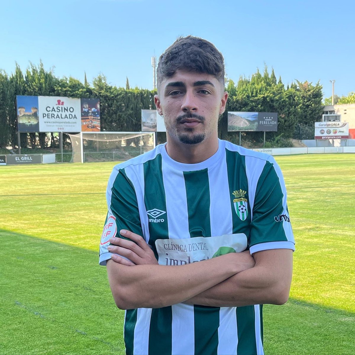 CFPeralada's tweet photo. Domi, a més de a l’@UEFigueres, havia jugat a #3div5 al @TerrassaFC, @uahorta, @CFGava_oficial, @SantfeliuencFC i @uesantandreu i a #2divB havia jugat al @aeprat1945 i al @RCD_Mallorca B 😁.

🚅 Mitja punta, molt tècnic, habilidós amb pilota, ràpid i amb bon 1x1 a banda!!! 💪🏼💪🏼💪🏼 https://t.co/w6Rn0m1bSl