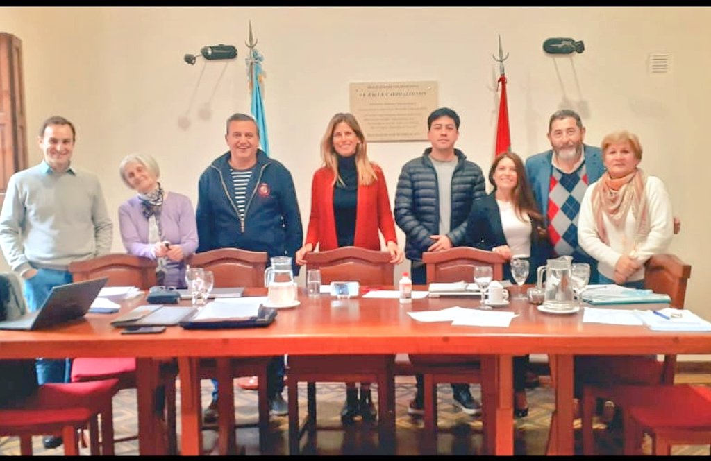 Malero04's tweet photo. Asumí como Concejal de mi Ciudad. Es por un corto tiempo, pero implica una gran responsabilidad. 
Lo voy hacer de la mejor manera, con los valores que me inculcaron mi mamá y mi papá, dos personas honradas y honestas que amaban tanto #VillaAllende como yo. https://t.co/UyAlzz8rx4