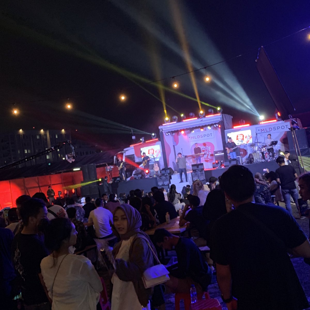 Kalian terlalu sibuk sampe ga tau <a href="/juicyluicyband/">JUICY LUICY</a> manggung di acara <a href="/MLDSPOT/">MLDSPOT</a> Asia Plaza #tasikoverheard