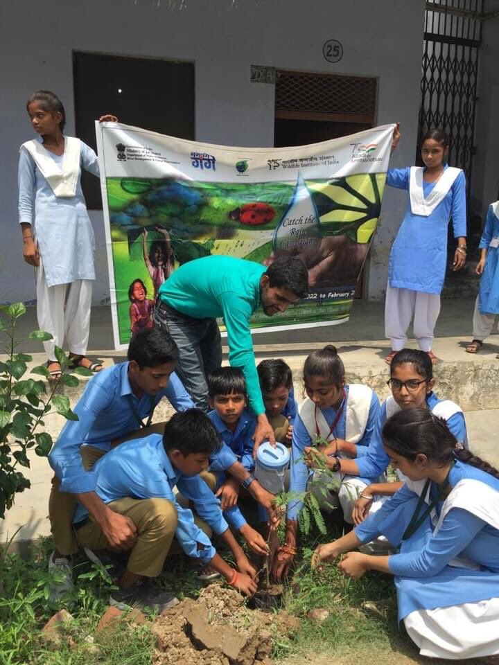 CallingGanga's tweet photo. CTR-Activity7
WII-NMCG organised plantation drive under the #CatchTheRainCampaign with the students of class 9th & 11th of Kisan Inter College, Bijnor, Uttar Pradesh https://t.co/TvTQq3Cns3