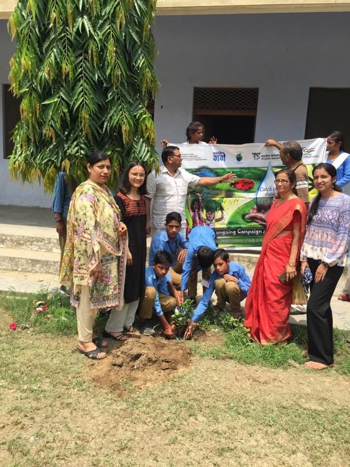 CallingGanga's tweet photo. CTR-Activity7
WII-NMCG organised plantation drive under the #CatchTheRainCampaign with the students of class 9th & 11th of Kisan Inter College, Bijnor, Uttar Pradesh https://t.co/TvTQq3Cns3
