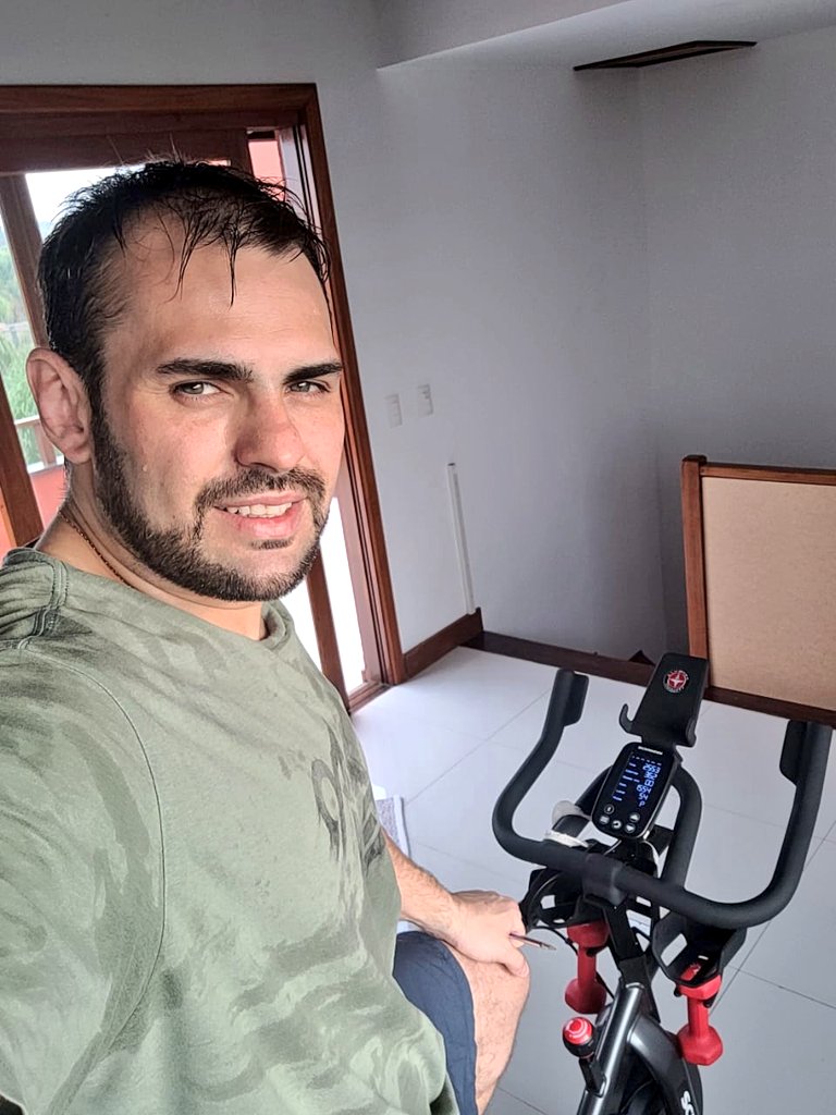 FeronOrtop's tweet photo. Impressionante. Mais de 11 mil pessoas somente no instagram, fora youtube também, acompanhando alguém falar sobre saúde, esporte e qualidade de vida.
Obrigado Dr @paulomuzy pelo exemplo que és e por nos inspirar a sermos melhores. Sempre q possivel to ligado no #bntc #muzybntc https://t.co/m44x0jEThV