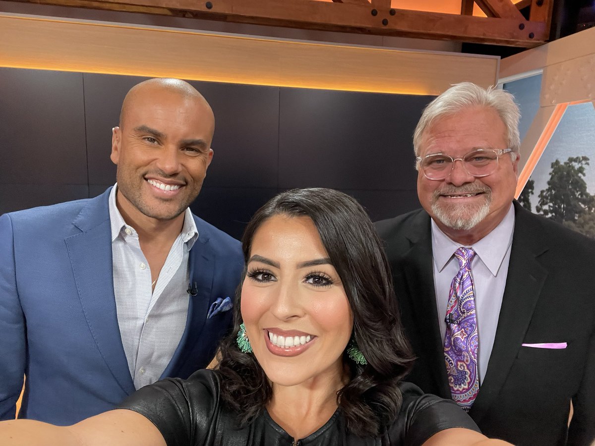lisette_tv's tweet photo. Happy Wednesday my friends!! ☺️😎 https://t.co/KeMpg8Nm0X