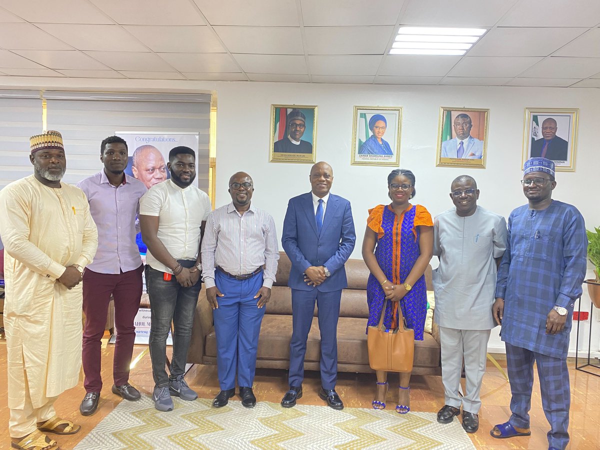 flowminder's tweet photo. We met with the Chief Statistician @NBS_Nigeria to present how we use mobile phone data for development purposes. NBS expressed their interest in statistics generated from #CDRdata & are keen to find ways to collaborate to bring this to fruition in #Nigeria. @dsn_ai_network https://t.co/v2JBobLvHA