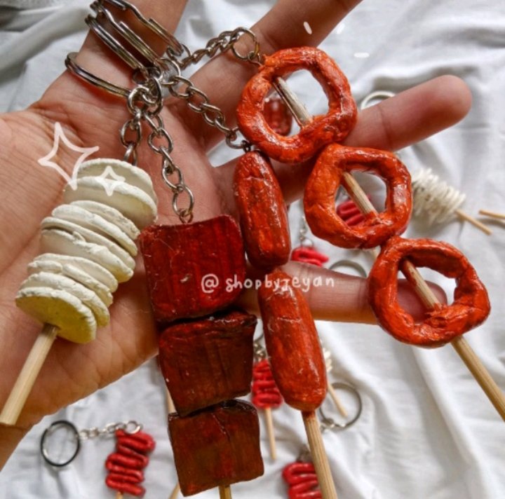 GFindsPH's tweet photo. 🌸 Handmade Filipino Street food Keychain - ₱ 40-50
Superd detailed and realistic 

• order link: https://t.co/gSxqG6WBNN

#ShopeePH #ShopeeFinds #aestheticfinds #keychains #recos #sale #cute #aesthetic https://t.co/jB8z01zBLq