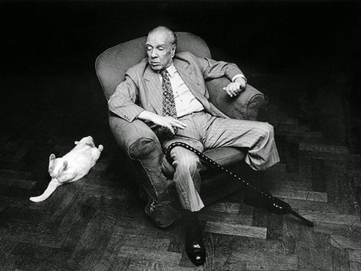 "Claro que creo en los sueños. Soñar es esencial, puede ser la única cosa real que exista".

Jorge Luis Borges