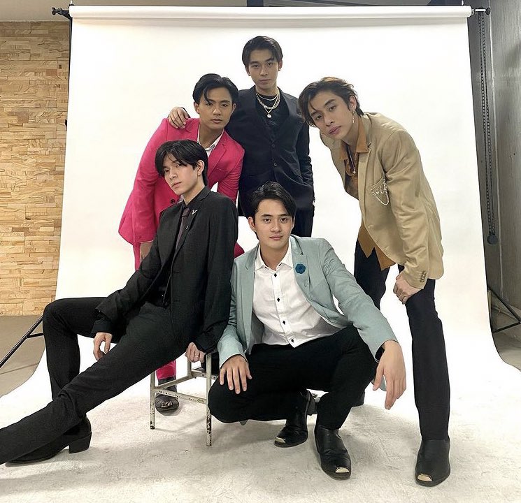 mikkingly_'s tweet photo. #BGYO in suits ✨ https://t.co/AitGnE9bul