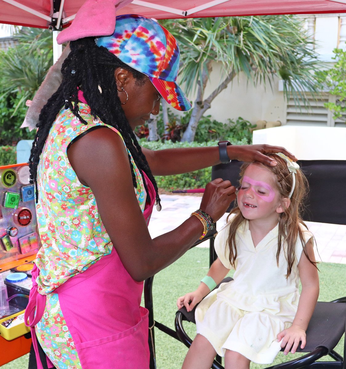 itavikids's tweet photo. Living that #glam life ✨💫

#facepaint #miami #childcare https://t.co/6faxin8zgD