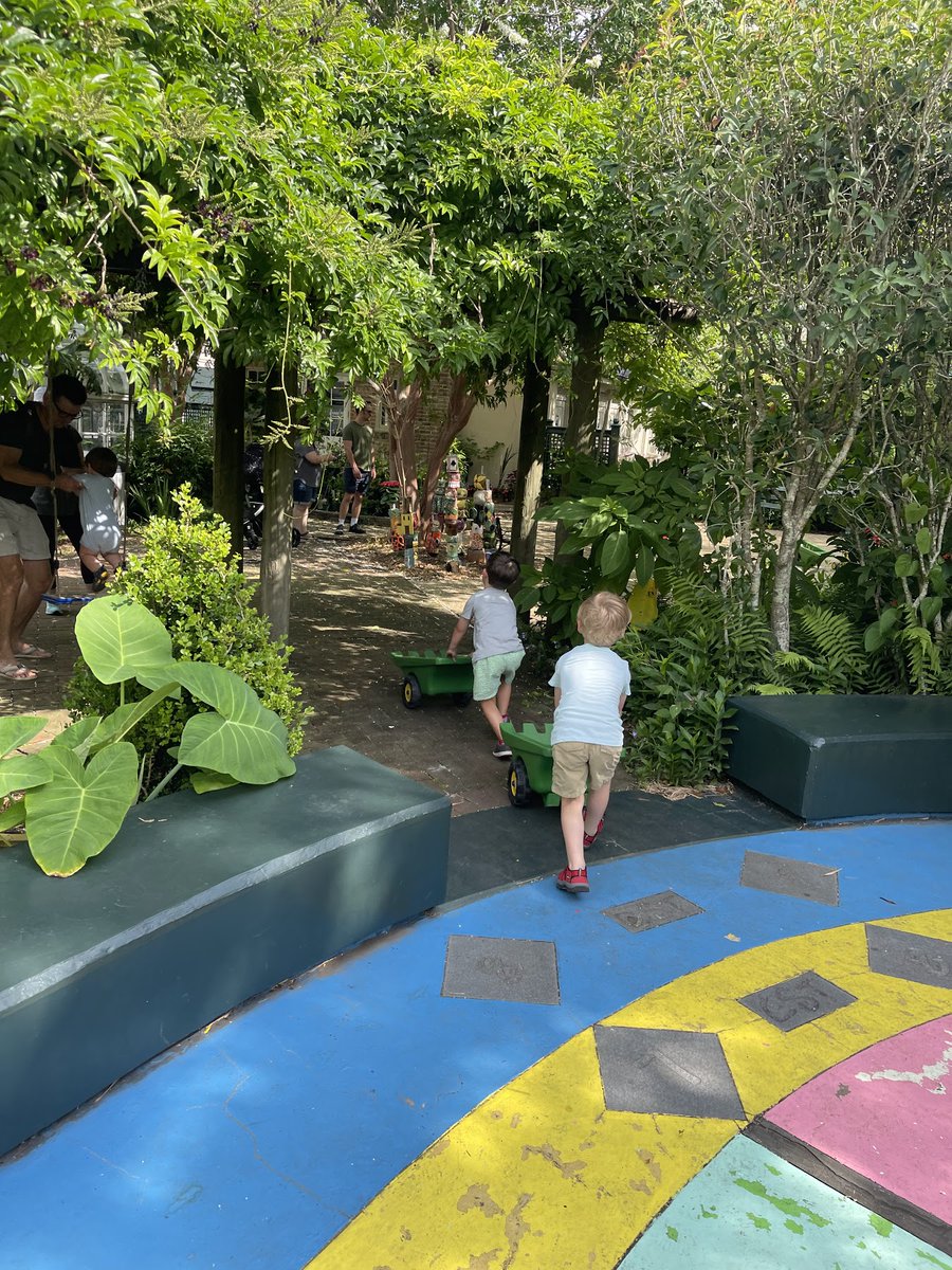 This Saturday, our kid's garden programs meet for their last summer sessions!

Sprouts (0-4, plus parent) meets @ 9:30AM to paint &amp; discover all the colors of the garden!

Vue Crew (5-10) meets @ 1:30PM to take a deep dive into our Wild Garden.

Info: bit.ly/3oSHqf0
