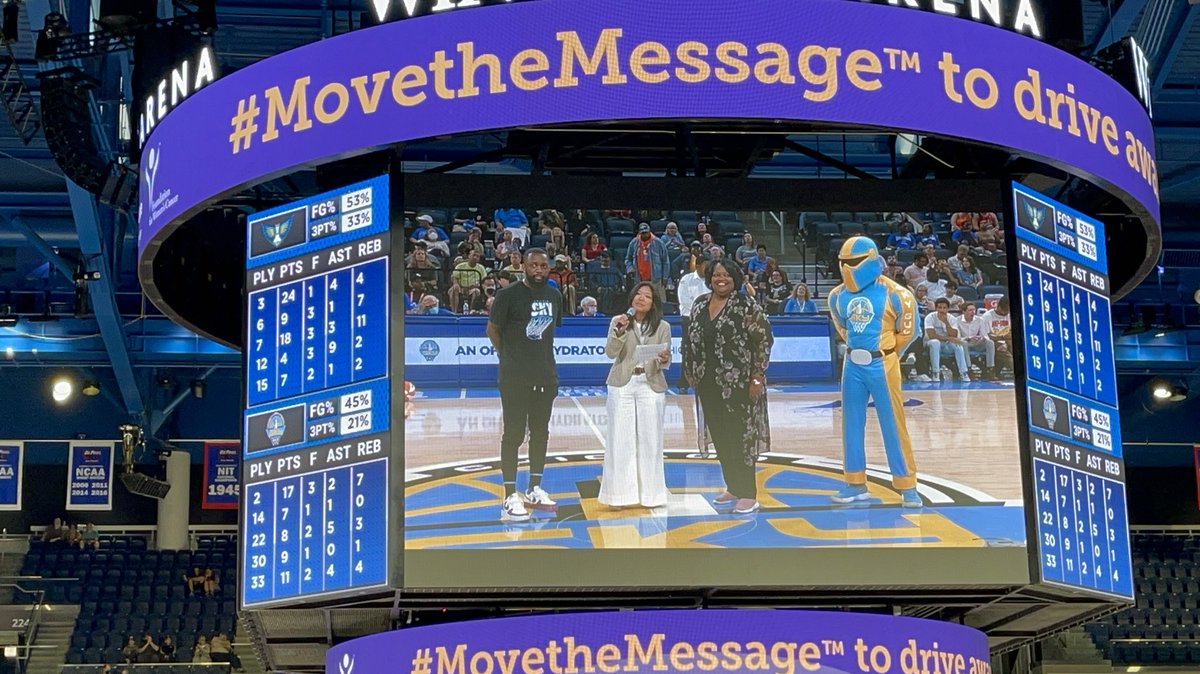 NitaKarnikLee's tweet photo. Great game tough loss! Appreciate partnerships @chicagosky @UChicagoMed @UCCancerCenter @GYNCancer @SGO_org to help #MovetheMessage about #gyncancerawareness #gyncsm Special shout out to @KDRichardson924 recognized by @sd_yamada for her tireless local& national advocacy! https://t.co/IPdcuBjW7Z