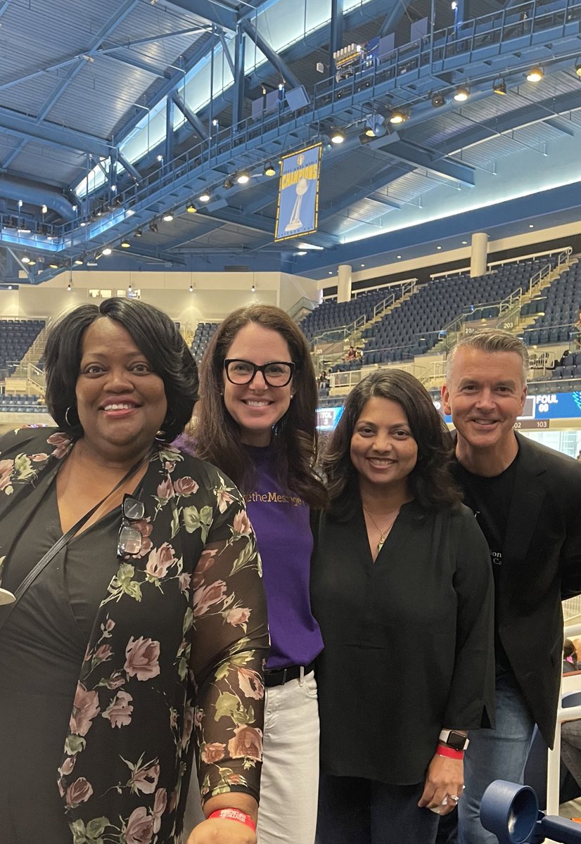 NitaKarnikLee's tweet photo. Great game tough loss! Appreciate partnerships @chicagosky @UChicagoMed @UCCancerCenter @GYNCancer @SGO_org to help #MovetheMessage about #gyncancerawareness #gyncsm Special shout out to @KDRichardson924 recognized by @sd_yamada for her tireless local& national advocacy! https://t.co/IPdcuBjW7Z