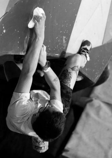 daniel_serrano's tweet photo. @hermanospou Robert tenia mas de 700 cumbres a sus 28 años... 
Un técnico de la escalada, deportista federado en la misma, amante de la alta montaña como pocos. Siempre lo admiré y siempre lo haré. https://t.co/CyKDakLcV6