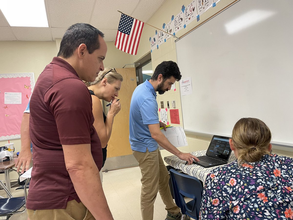 techcoachjones's tweet photo. Breaking Down the 4 Walls this morning sharing ideas from @ShakeUpLearning like Going Beyond the walls and the bell! So much fun presenting with @Terry_Chiles and @brandee_brandt at #NISDEngage! #jigsawactivity @NISDAcadTech https://t.co/xLLw0pjOWd