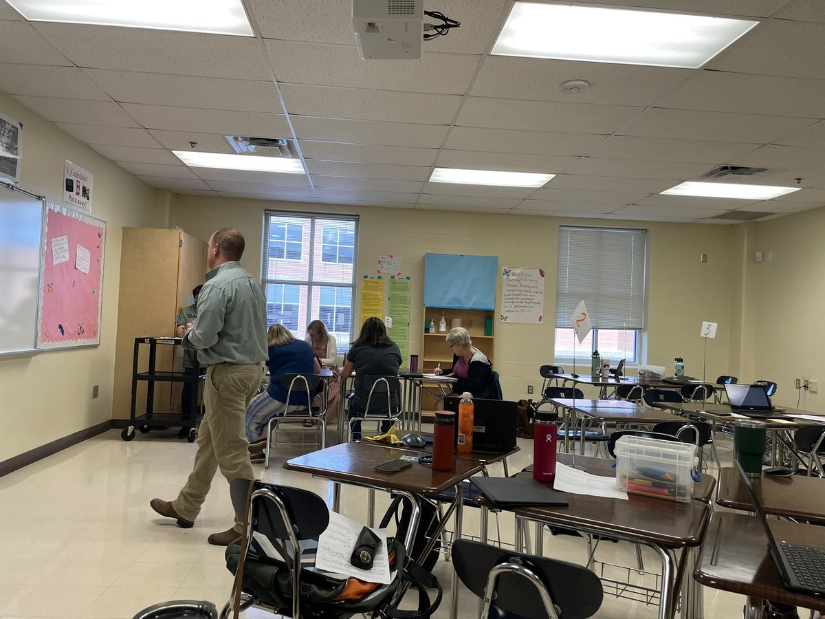 techcoachjones's tweet photo. Breaking Down the 4 Walls this morning sharing ideas from @ShakeUpLearning like Going Beyond the walls and the bell! So much fun presenting with @Terry_Chiles and @brandee_brandt at #NISDEngage! #jigsawactivity @NISDAcadTech https://t.co/xLLw0pjOWd