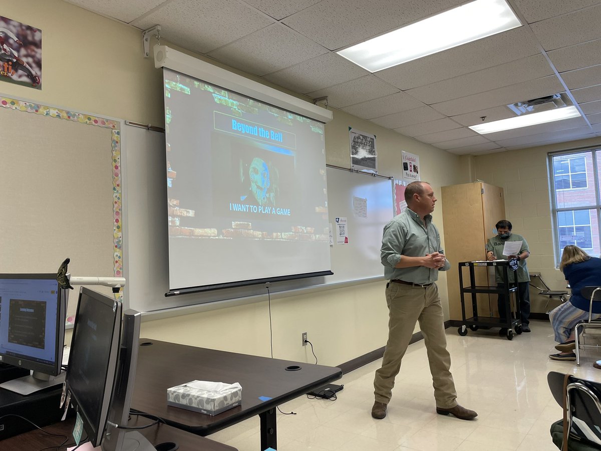 techcoachjones's tweet photo. Breaking Down the 4 Walls this morning sharing ideas from @ShakeUpLearning like Going Beyond the walls and the bell! So much fun presenting with @Terry_Chiles and @brandee_brandt at #NISDEngage! #jigsawactivity @NISDAcadTech https://t.co/xLLw0pjOWd