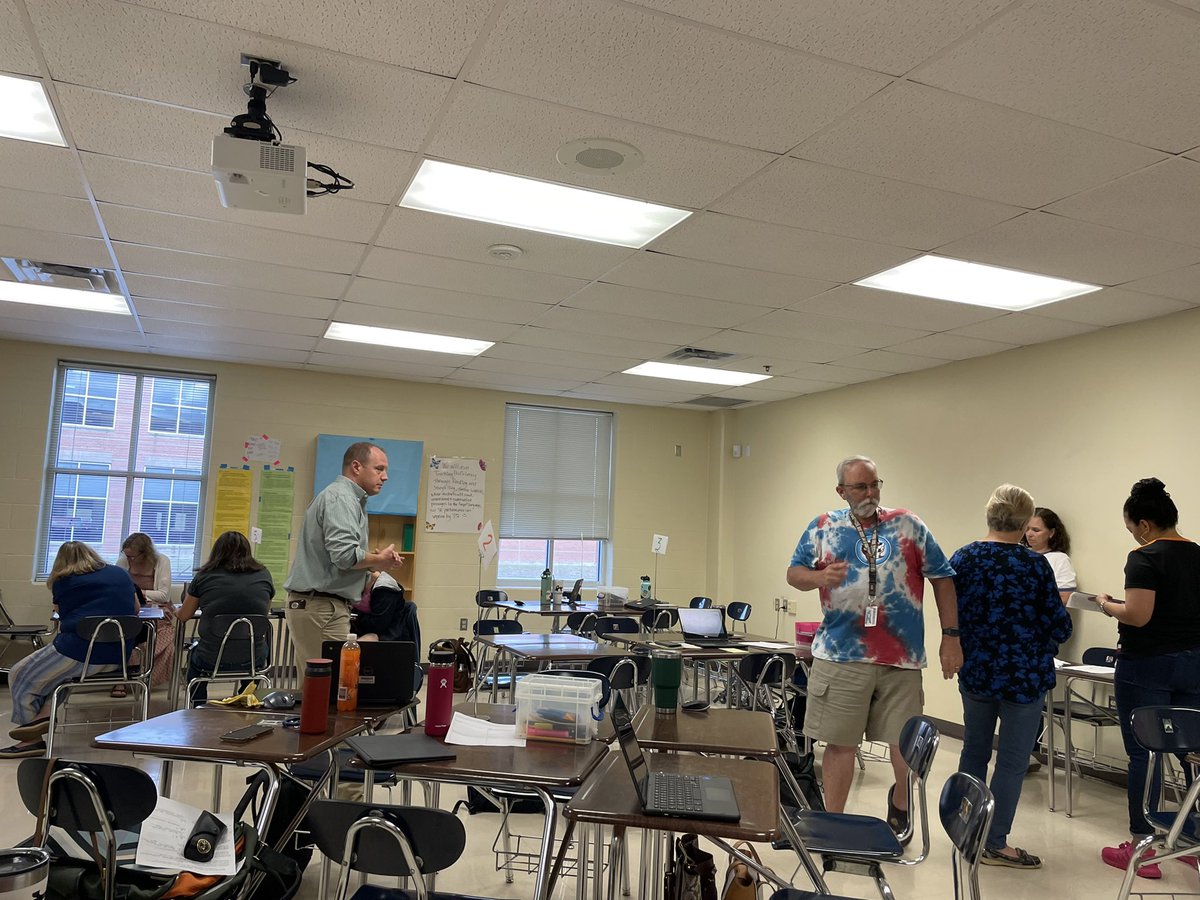 techcoachjones's tweet photo. Breaking Down the 4 Walls this morning sharing ideas from @ShakeUpLearning like Going Beyond the walls and the bell! So much fun presenting with @Terry_Chiles and @brandee_brandt at #NISDEngage! #jigsawactivity @NISDAcadTech https://t.co/xLLw0pjOWd