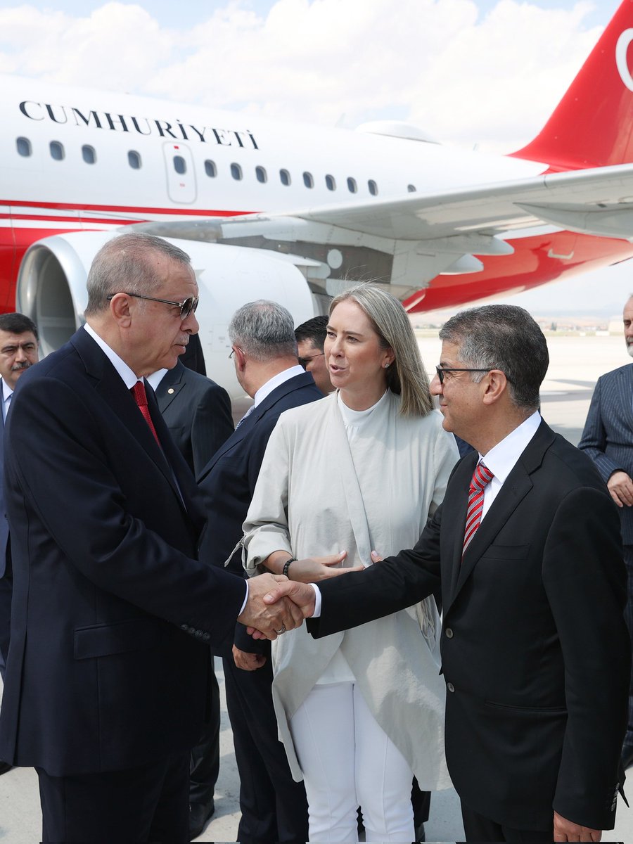 kirmizikara's tweet photo. Kulübümüzün Başkanı Talip Çankırı, Cumhurbaşkanımız Recep Tayyip Erdoğan’ı Esenboğa Havalimanı’nda karşıladı ve kulübümüz hakkında bilgilendirmelerde bulundu.

Karşılamada Kulüp Saymanımız Şahap Yaralı ve İdari Asbaşkanımız Vahit Vardar da hazır bulundu. https://t.co/u3Xp95XbyC