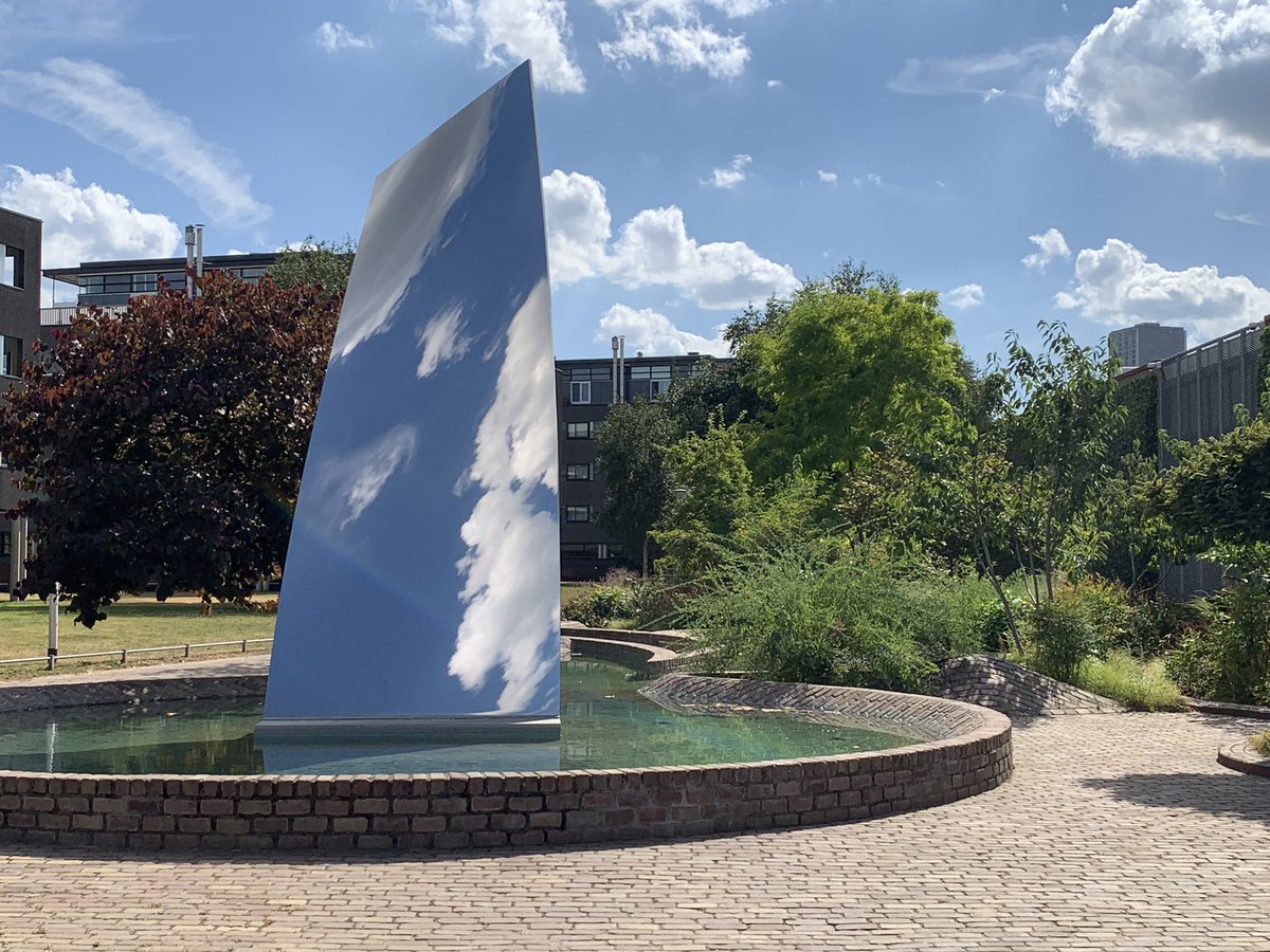pvdbesselaar's tweet photo. Tilburgse wolken in Sky Mirror van #anishkapoor en Braziliaanse Brega muziek in een mooie documentaire van #bárbarawagner en #benjamindeburca @De_Pont https://t.co/F5fjvMasyv