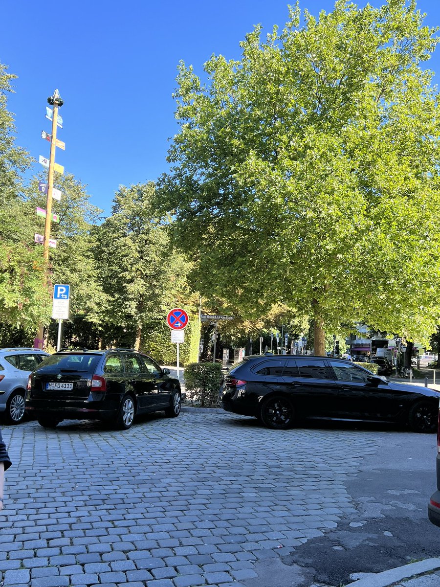 AnnieMuc's tweet photo. Autos können gerade in der Innenstadt nicht weiter die Hauptbesetzer des öffentlichen Raums sein. Dazu braucht es aber gute Alternativen und ein Mitnehmen der Bürger*innen durch gute Beteiligung. @barbara_hartje @RolandHefter @wortesuchen #AndreasSchuster @RathausSPD https://t.co/rmZPrPfiua