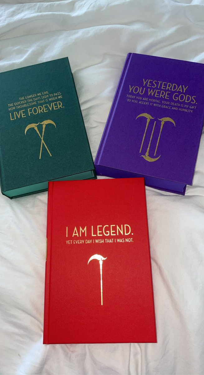 mandyizzm_x's tweet photo. Tell me you love @FairyLoot SE’s without telling me you love FL’s special editions 🥹🤌🏼🤍 https://t.co/5Z2nIm7TPy