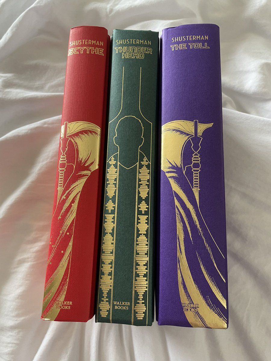 mandyizzm_x's tweet photo. Tell me you love @FairyLoot SE’s without telling me you love FL’s special editions 🥹🤌🏼🤍 https://t.co/5Z2nIm7TPy