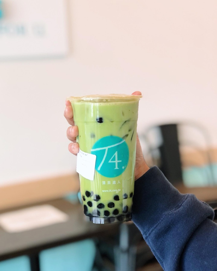 ProgressRidgeTS's tweet photo. Matcha milk tea is a refreshing drink made from Japanese green tea 🍵 Try it with boba pearls at T4 Tea House!
📷: @andieeatworld https://t.co/yu6i4pejhy