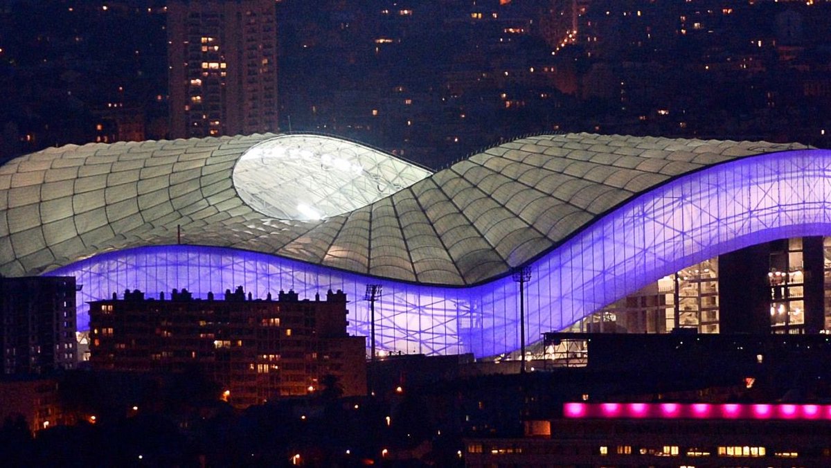 GuilDcqt's tweet photo. Marseille va disputer la LDC pour la première fois dans le nouveau Vélodrome devant son public. 

Et ça, ça me rend heureux malgré le bordel actuel. https://t.co/yTJF5sBLas
