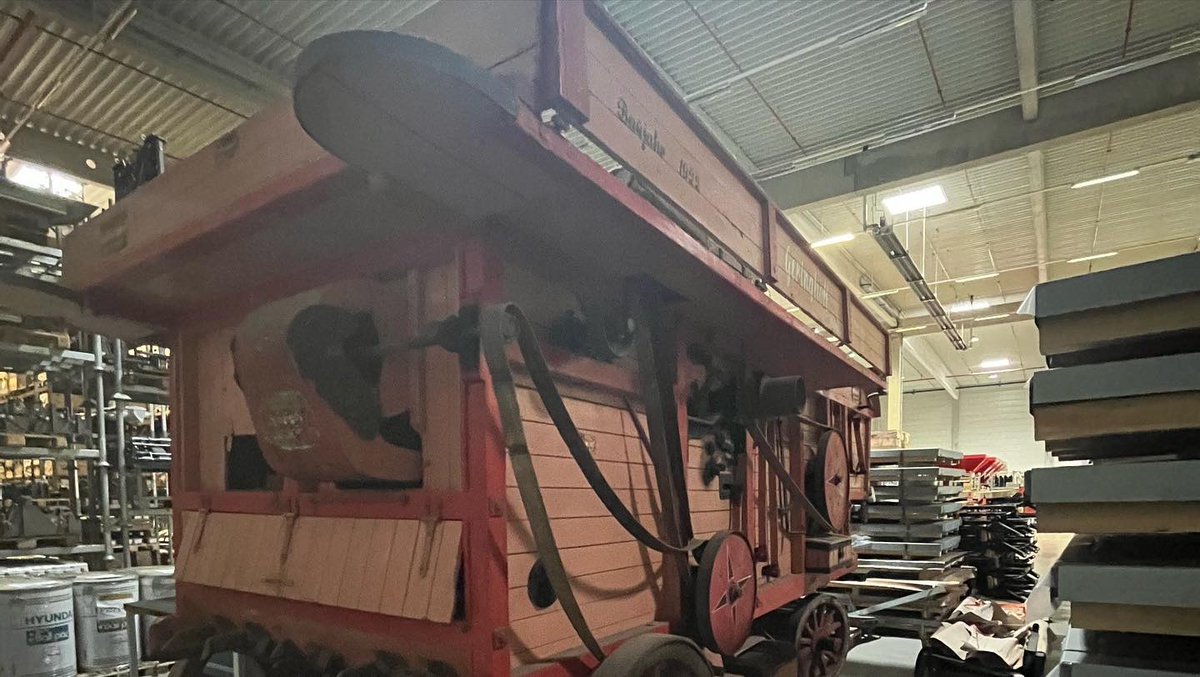 duckfootparts's tweet photo. Thank you Hendrik Schneiger and @geringhoff for showing me around the factory, parts distribution centre and the some history of Carl Geringhoff. Plus the visit to NeXat. Very much appreciated.
#geringhoff #duckfootparts #headerprecision #harvestefficiency #germany #germanyag https://t.co/XYvU68S1gn