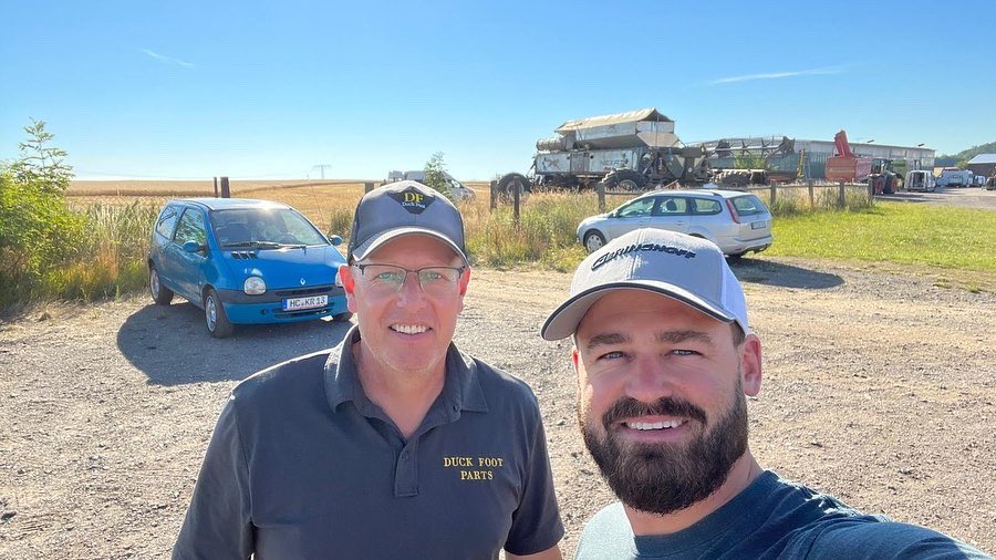 duckfootparts's tweet photo. Thank you Hendrik Schneiger and @geringhoff for showing me around the factory, parts distribution centre and the some history of Carl Geringhoff. Plus the visit to NeXat. Very much appreciated.
#geringhoff #duckfootparts #headerprecision #harvestefficiency #germany #germanyag https://t.co/XYvU68S1gn