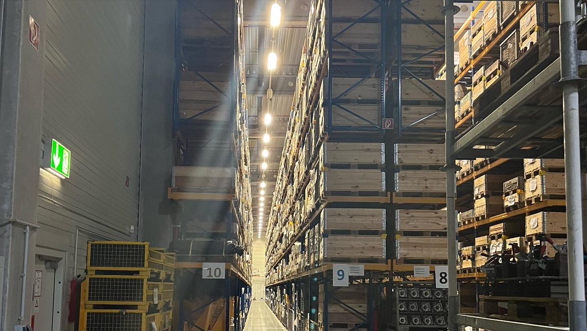 duckfootparts's tweet photo. Thank you Hendrik Schneiger and @geringhoff for showing me around the factory, parts distribution centre and the some history of Carl Geringhoff. Plus the visit to NeXat. Very much appreciated.
#geringhoff #duckfootparts #headerprecision #harvestefficiency #germany #germanyag https://t.co/XYvU68S1gn