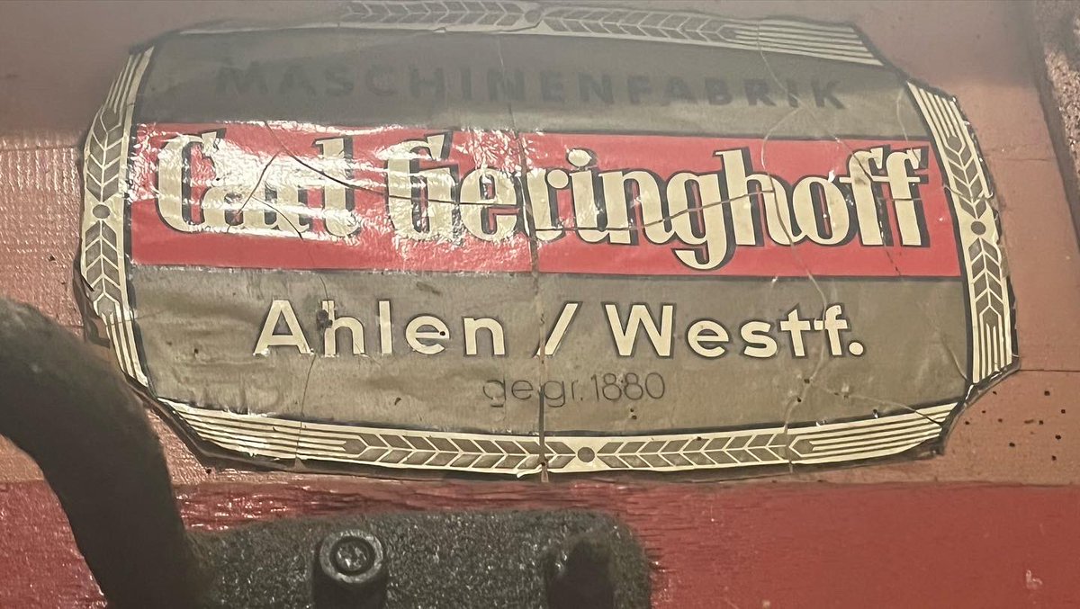 duckfootparts's tweet photo. Thank you Hendrik Schneiger and @geringhoff for showing me around the factory, parts distribution centre and the some history of Carl Geringhoff. Plus the visit to NeXat. Very much appreciated.
#geringhoff #duckfootparts #headerprecision #harvestefficiency #germany #germanyag https://t.co/XYvU68S1gn